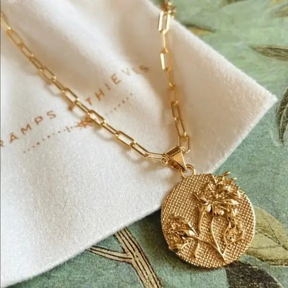 Botanique Necklace – Nature-Inspired Pendant Jewelry