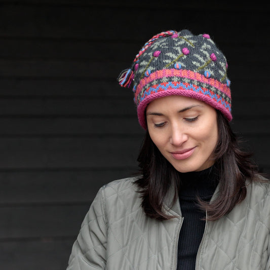 Verbier Floral Wool Beanie Hat with Embroidery: Charcoal